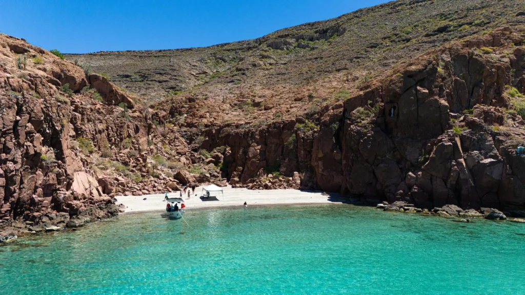 how to get to isla espiritu santo